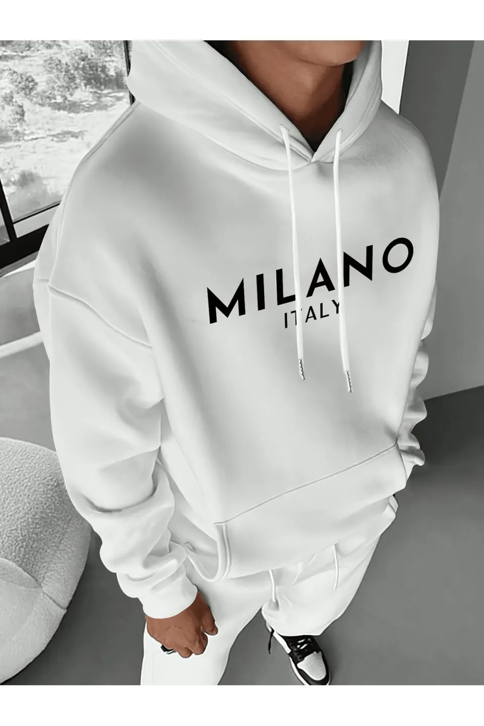 سويت شيرت أوفرسايز بقبعة للجنسين بكتابة Milano Italy - أبيض